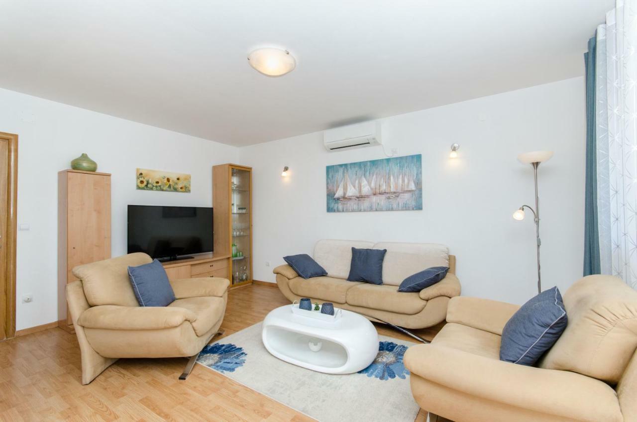 Dalmatian Village Charm - Spacious Villa With Pool Near Trogir Primorski Dolac 외부 사진