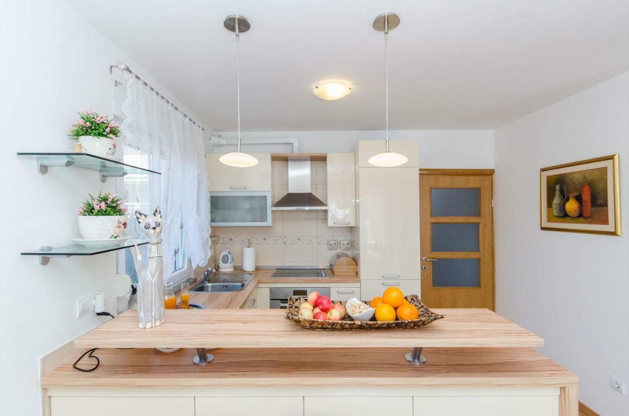 Dalmatian Village Charm - Spacious Villa With Pool Near Trogir Primorski Dolac 외부 사진