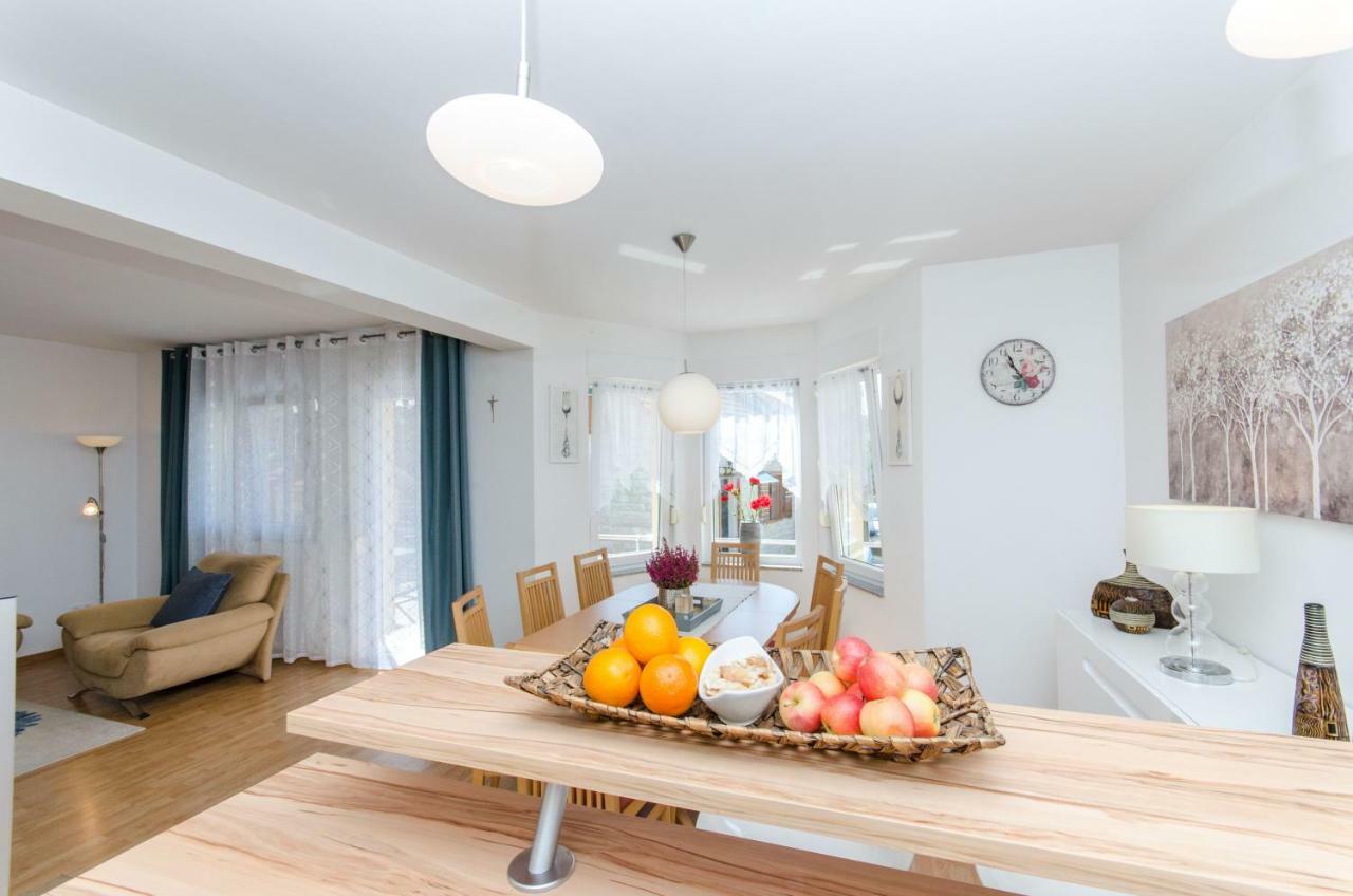 Dalmatian Village Charm - Spacious Villa With Pool Near Trogir Primorski Dolac 외부 사진